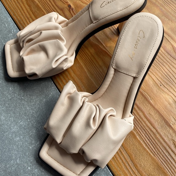 Circus by Sam Edelman slide sandal, summer sand size 11- all Man made materials - Picture 5 of 7